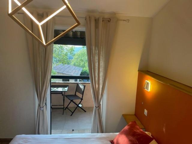 L'Estirado Des Adrets Hotel เลส์อัดเดรต์เดอเลสเตอเรล ภายนอก รูปภาพ