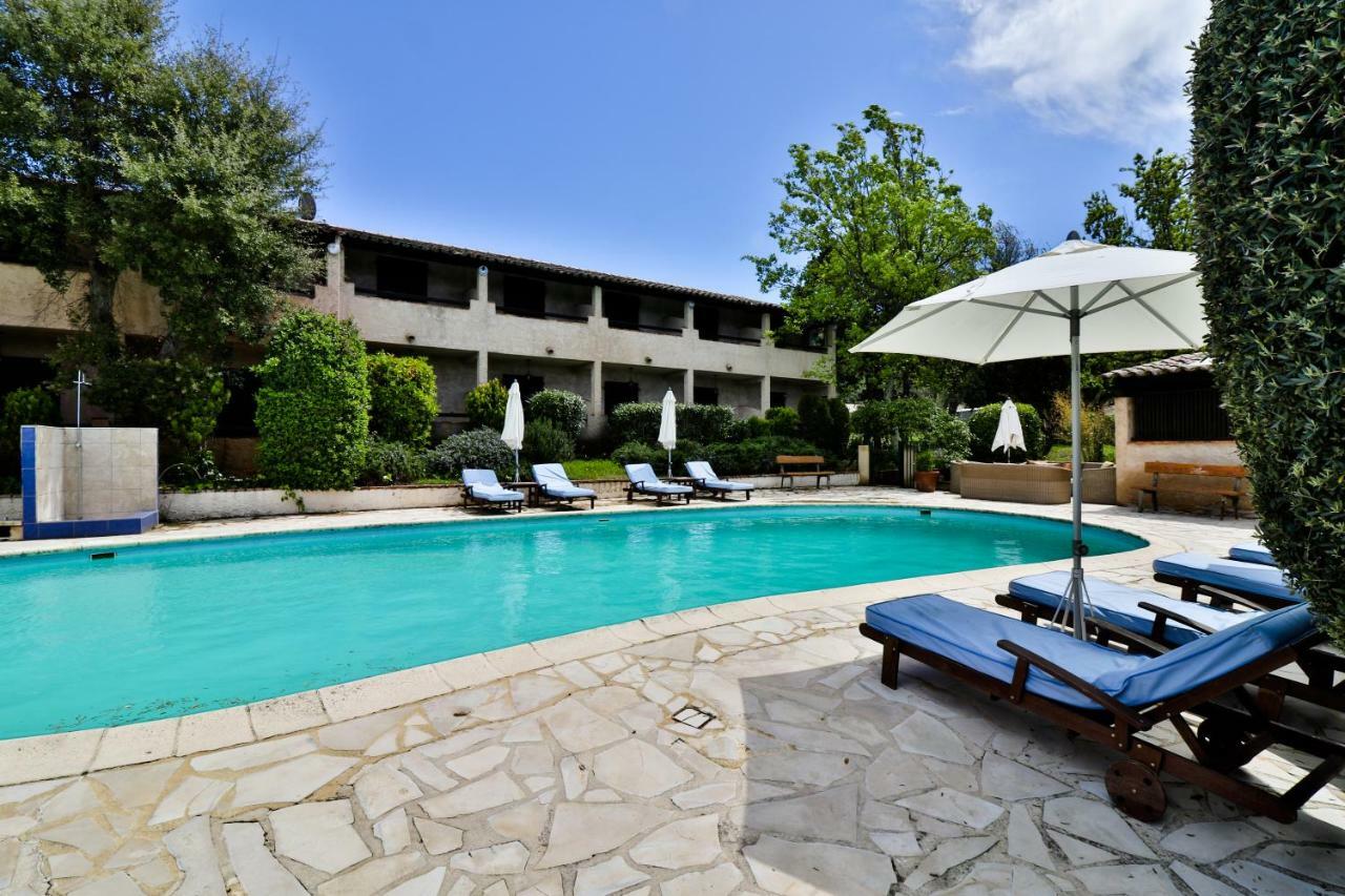 L'Estirado Des Adrets Hotel เลส์อัดเดรต์เดอเลสเตอเรล ภายนอก รูปภาพ